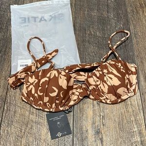 NWT Skatie Dorothy bikini top size small color namotu
